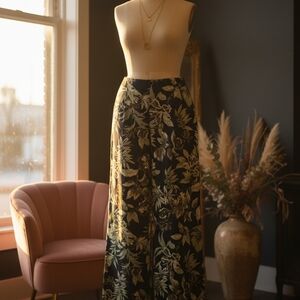 Chic Floral Wide Leg Pants in Black and Cream